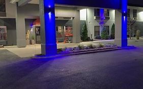 Days Inn By Wyndham Great Lakes Naval Base